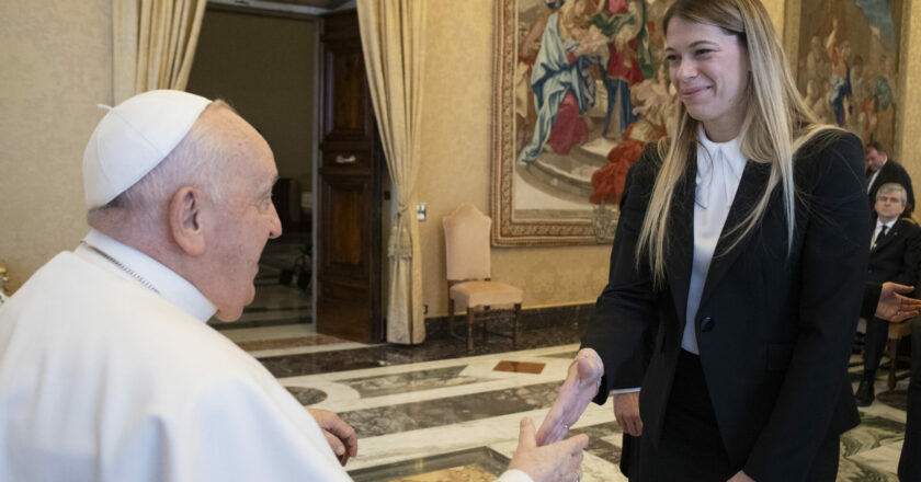 Marzia Varvaglione in udienza da Papa Francesco con il mondo del vino