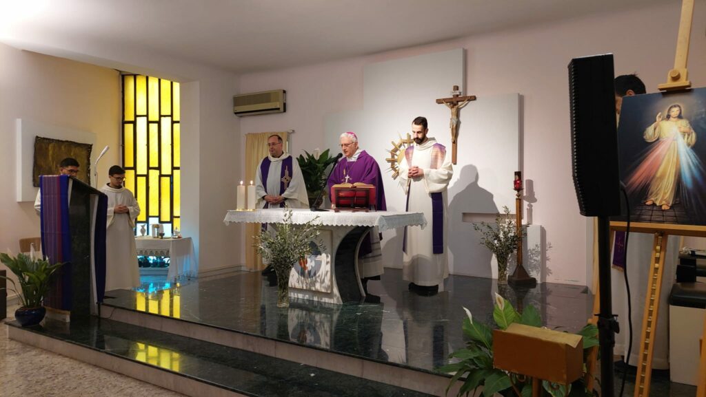 L’Arcivescovo Ciro Miniero al Santissima Annunziata per la celebrazione del precetto pasquale.